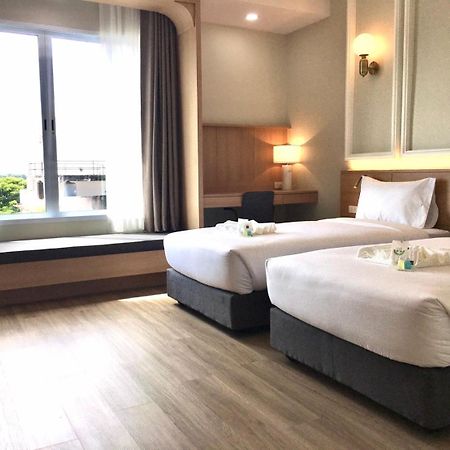 Mayflower Grande Suite Hotel Phitsanulok Exterior foto