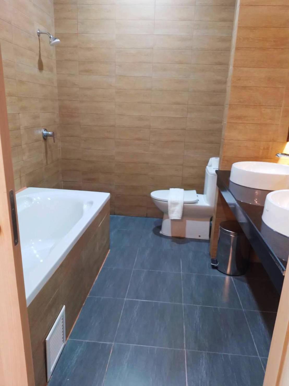 Mayflower Grande Suite Hotel Phitsanulok Exterior foto