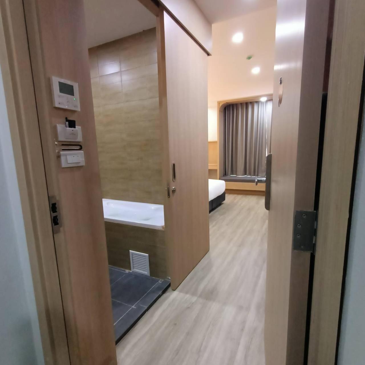 Mayflower Grande Suite Hotel Phitsanulok Exterior foto